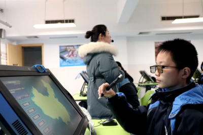 虛擬現(xiàn)實(shí)技術(shù) 開(kāi)啟教育變革的新篇章——中教啟星視角下的教學(xué)設(shè)備研發(fā)